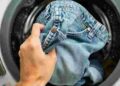 Зберегти форму та колір: як правильно прати джинси