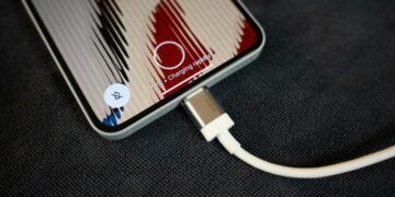 Чому нічне заряджання смартфона перестало бути проблемою