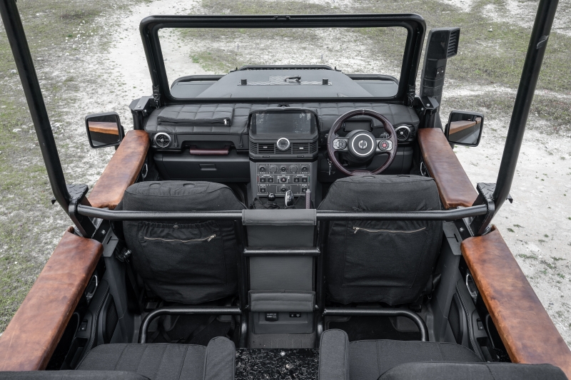 Ineos представив Grenadier Game Viewer — позашляховик у стилі сафарі з м'яким верхом