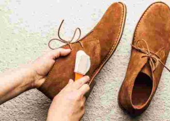 Ще не все втрачено: як відчистити замшеве взуття від розводів солі