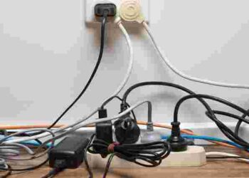 Перерахуйте у себе: скільки приладів можна вмикати одночасно в розетку чи подовжувач