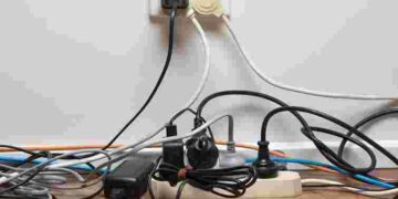 Перерахуйте у себе: скільки приладів можна вмикати одночасно в розетку чи подовжувач