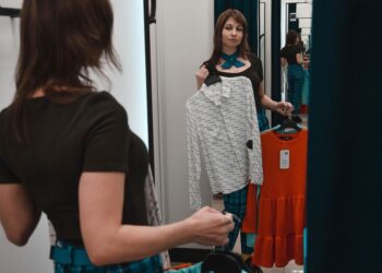 Чому вдома в дзеркалі красуня, а в примірочній — жах жахливий?