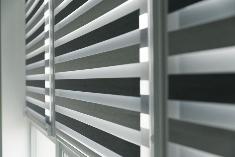 Обираємо ролети на вікна: на що слід обовʼязково звернути увагу