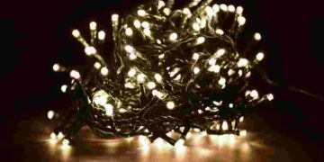 Надзвичайно просто і швидко: як розплутати новорічну гірлянду без нервів