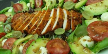 Два надреза – и куриная грудка всегда будет сочной: трюк от шеф-повара