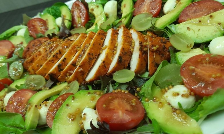 Два надреза – и куриная грудка всегда будет сочной: трюк от шеф-повара