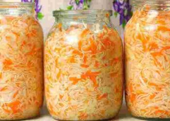 Поширена помилка, яка псує смак: чи варто промивати квашену капусту