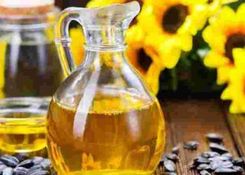 Найгірше місце на кухні: де не варто зберігати соняшникову олію