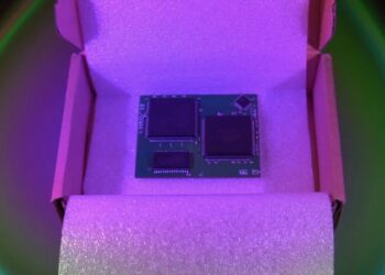 Ентузіаст створив найменшу у світі PlayStation з оригінальних деталей до 31-річчя консолі