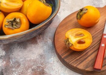 Если хурма “вяжет” рот — не выбрасывайте ее: 3 лучших способа сделать ее сладкой