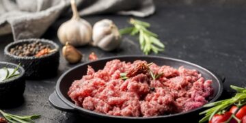 Эти два с половиной ингредиента сделают фарш невероятным: крутой лайфхак и для котлет, и для пельменей