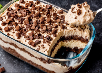 Этот десерт готовится за 15 минут: самый простой тортик из молока и печенья (РЕЦЕПТ)