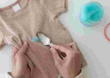 Не намагайтеся віддерти: як відчистити слайм з одягу та меблів і не зіпсувати тканину