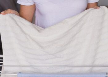 Як висушити білизну в холодній квартирі: трюк, який врятує ваші простирадла від вогкості