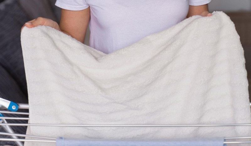 Як висушити білизну в холодній квартирі: трюк, який врятує ваші простирадла від вогкості