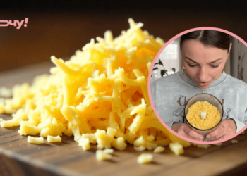 Как натереть гору сыра без терки за 5 секунд: хитрый лайфхак (ВИДЕО)
