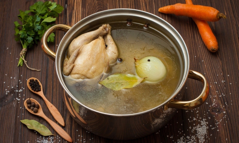 Как сварить действительно вкусный куриный бульон: будет насыщенным и бархатным
