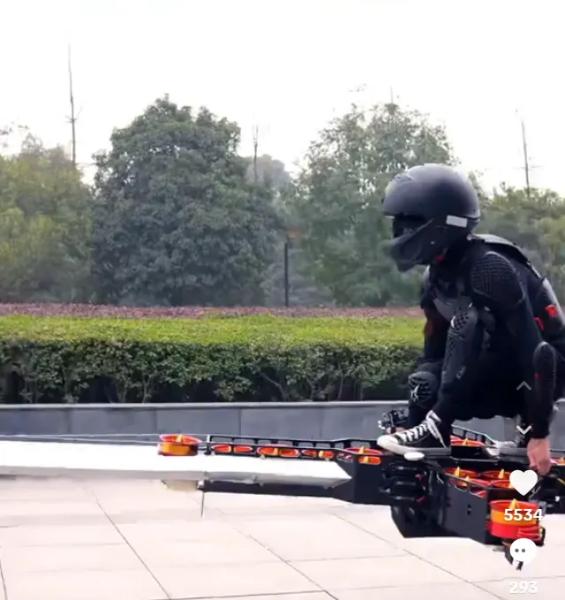 Китаєць запустив рій летючих мечів