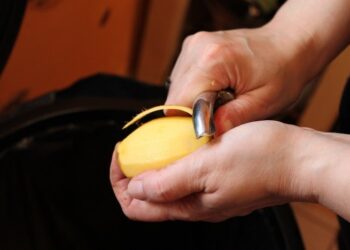 Куда положить подмерзший картофель, чтобы он снова стал вкусным: хитрый трюк