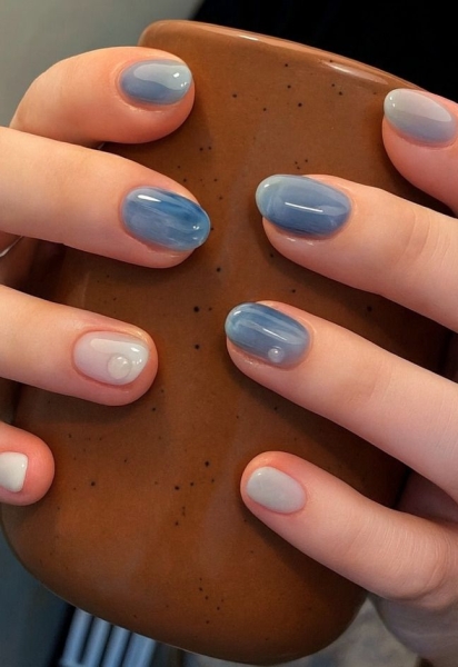 Манікюр на Новий рік 2026: головні кольори та ідеї сезону