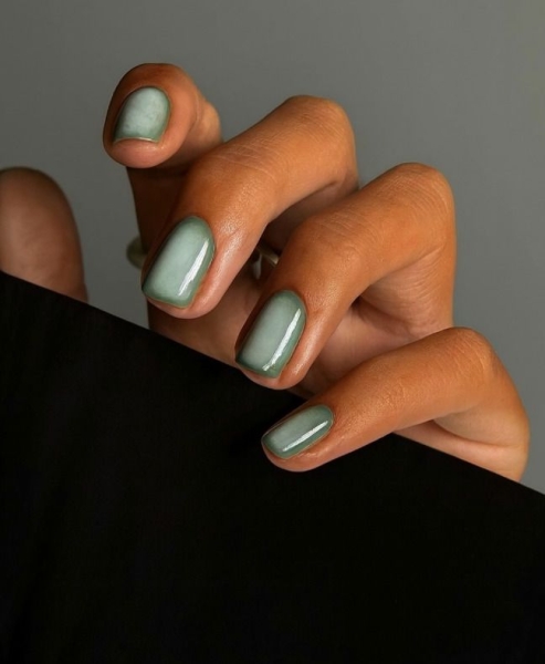 Манікюр на Новий рік 2026: головні кольори та ідеї сезону