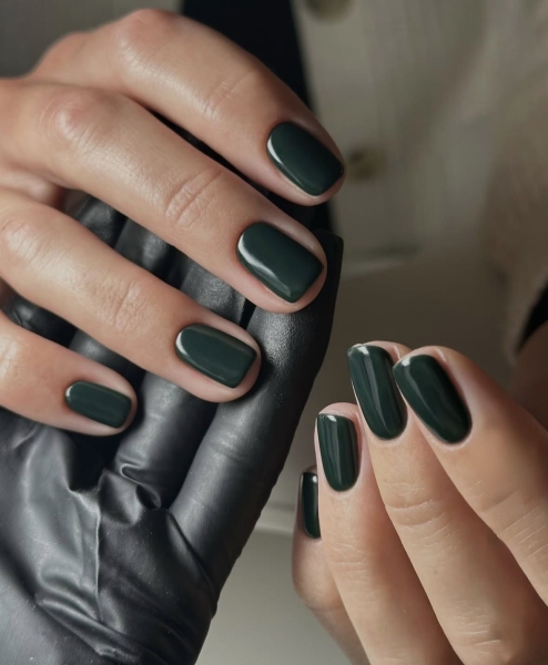 Манікюр на Новий рік 2026: головні кольори та ідеї сезону