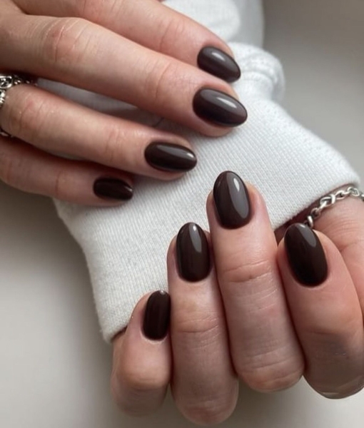 Манікюр на Новий рік 2026: головні кольори та ідеї сезону