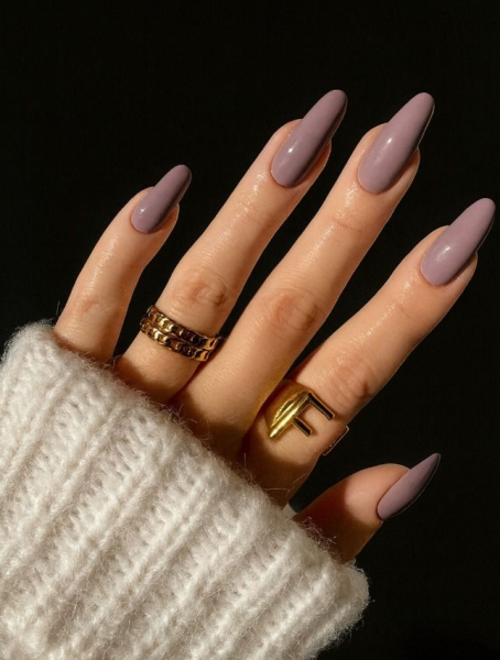 Манікюр на Новий рік 2026: головні кольори та ідеї сезону