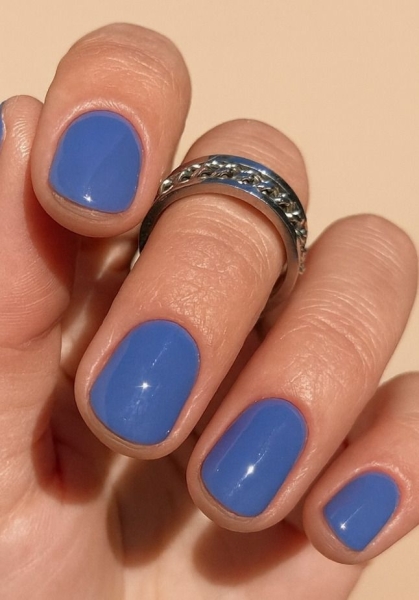 Манікюр на Новий рік 2026: головні кольори та ідеї сезону