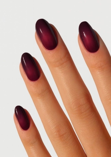 Манікюр на Новий рік 2026: головні кольори та ідеї сезону