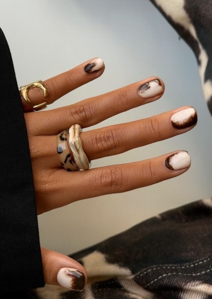 Манікюр на Новий рік 2026: головні кольори та ідеї сезону