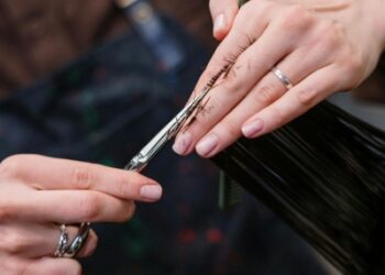 Місячний календар: найсприятливіші дні для стрижки в грудні 2025