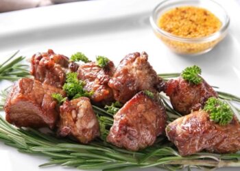 Мясо в духовке – 1 в 1 как на мангале: как приготовить шашлык к новогоднему столу (РЕЦЕПТ)