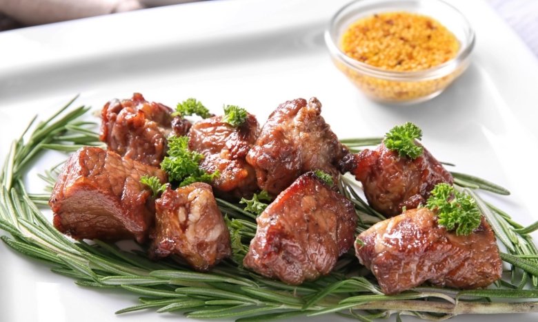Мясо в духовке – 1 в 1 как на мангале: как приготовить шашлык к новогоднему столу (РЕЦЕПТ)