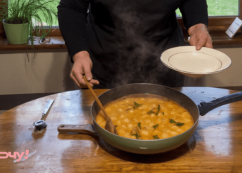 Не мука: один неожиданный ингредиент сделает подливку густой