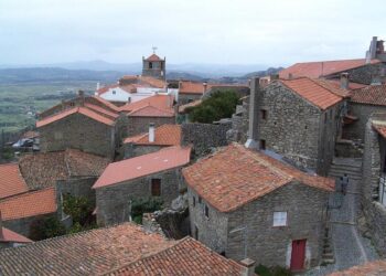 Одне з найкрасивіших у світі: чому село в Португалії називають “таємним королівством”