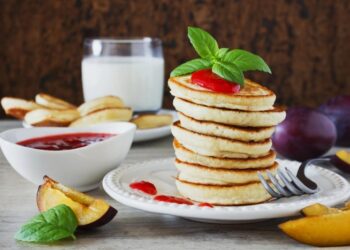 Оладки на кефірі не будуть опадати, якщо ви зробите це з тістом: мова не про соду