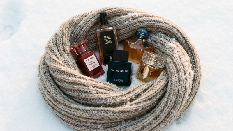 Прянощі, смоли та фрукти: які парфумерні ноти краще розкриваються на морозі