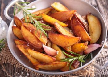 Шеф-кухар розповів, як приготувати хрустку смажену картоплю: це його найкращий рецепт
