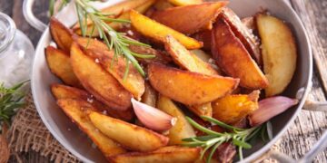 Шеф-кухар розповів, як приготувати хрустку смажену картоплю: це його найкращий рецепт