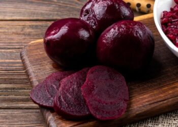 Сколько минут варить свеклу для ярко-рубинового цвета: 2 лучших способа