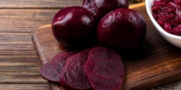 Сколько минут варить свеклу для ярко-рубинового цвета: 2 лучших способа