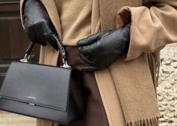 Сумки і зима: які моделі дружать з пуховиком і дублянкою