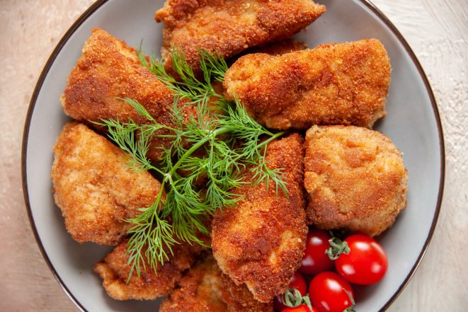 Сыр в морозилке, сахар и секрет нежных отбивных: 3 кулинарные трюки для идеальных блюд