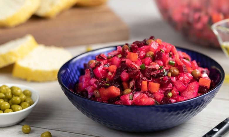 Винегрет "с нуля" за 30 минут: трюк, с которым свекла и морковь сварятся моментально