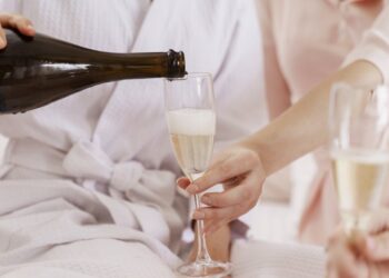 Вы сами портите вкус игристого: 5 наибольших ошибок в употреблении шампанского