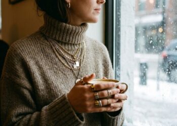 Забудьте про правила: 7 способів стильно носити золото та срібло разом