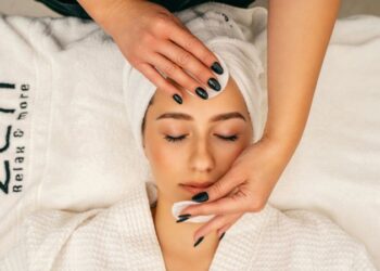 Зимові пілінги: чи можна відлущувати шкіру в мороз?