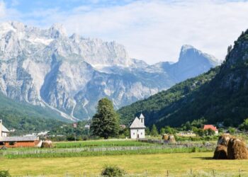 Зовсім як Швейцарія: у Європі є крихітне гірське село без натовпів туристів